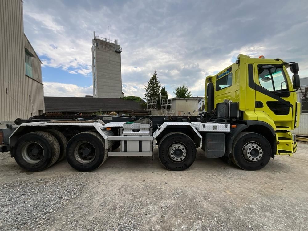 2009 Renault Lander 450 8x4 container truck