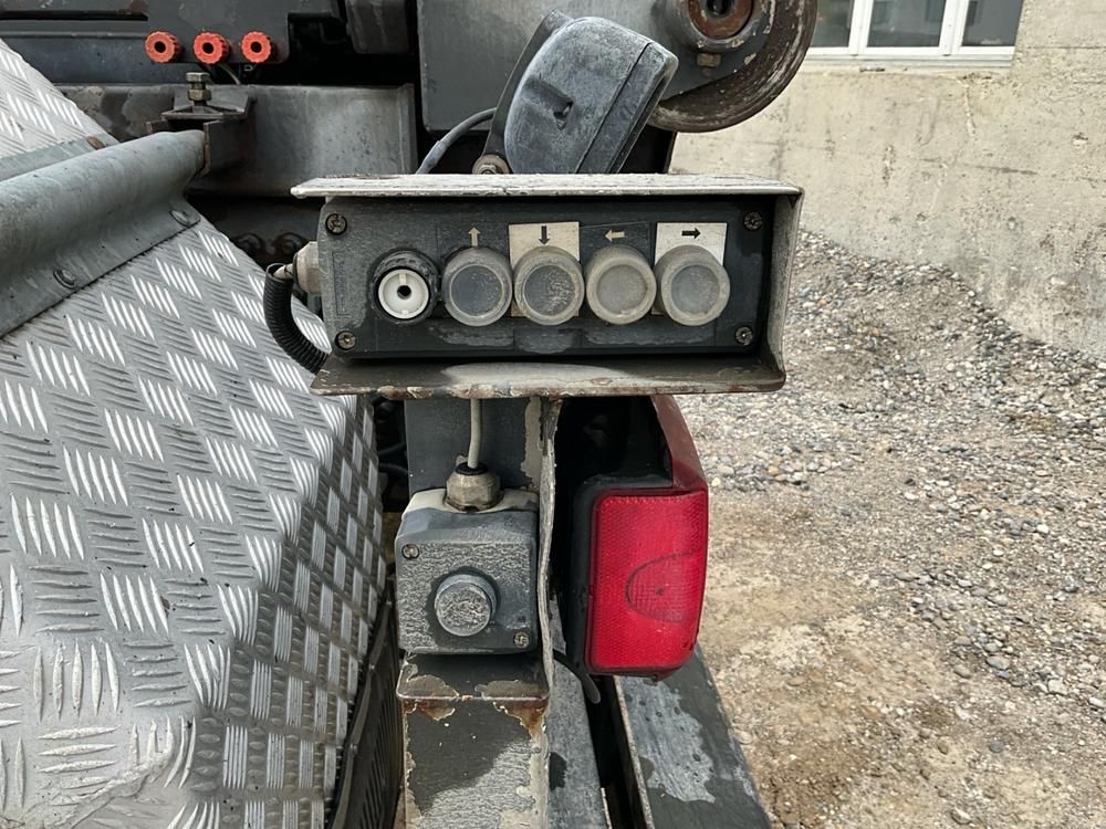 2009 Renault Lander 450 8x4 container truck