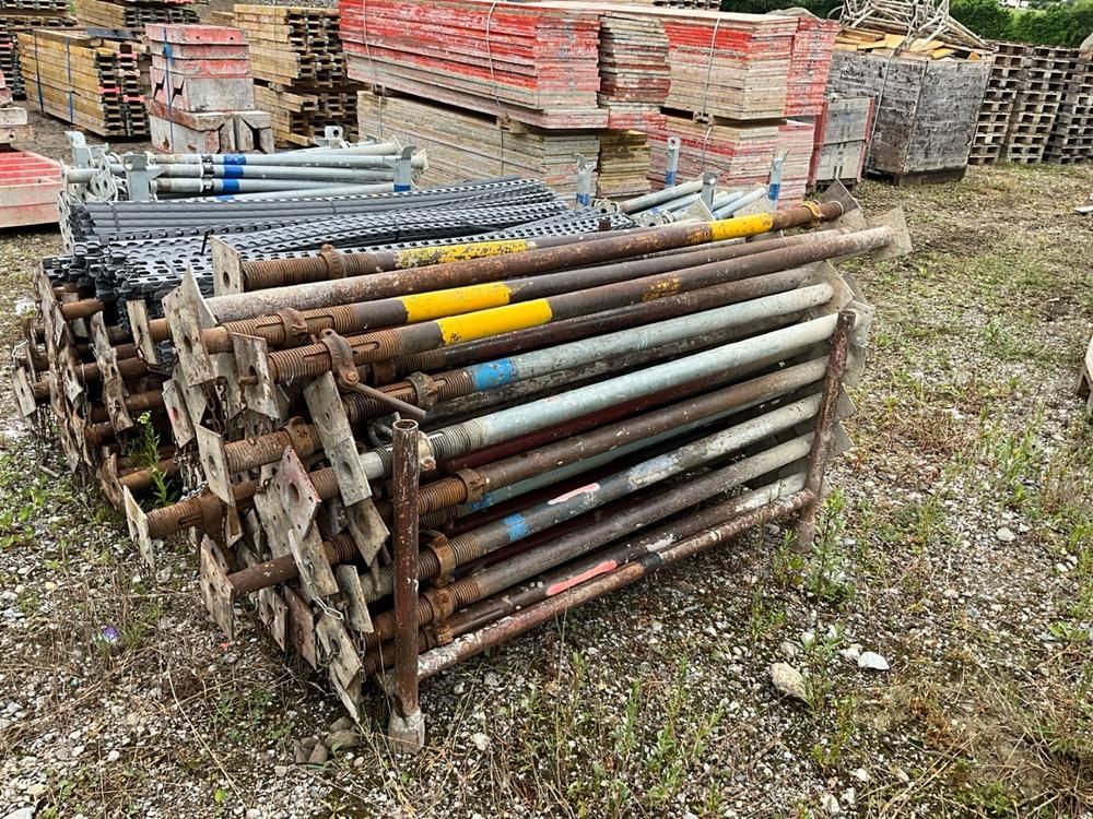 Support columns (40x)
