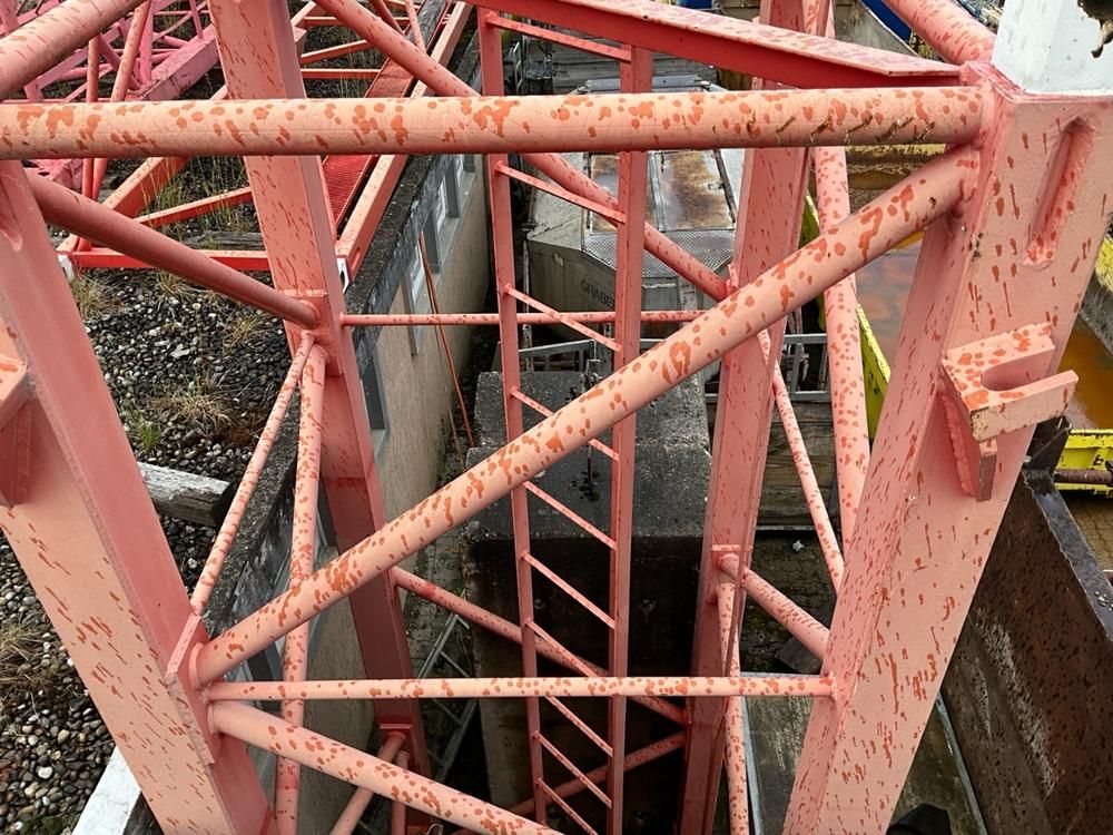 Crane section