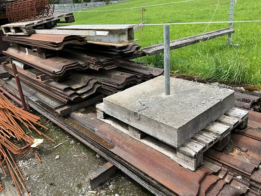 Various sheet piling components