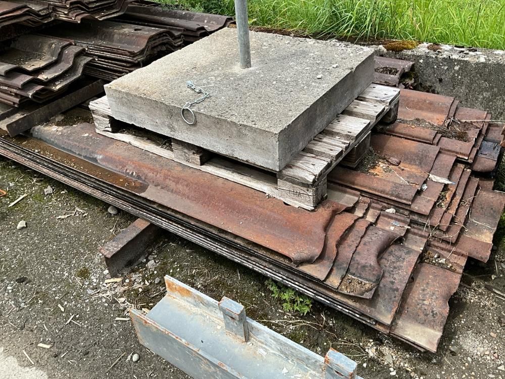 Various sheet piling components