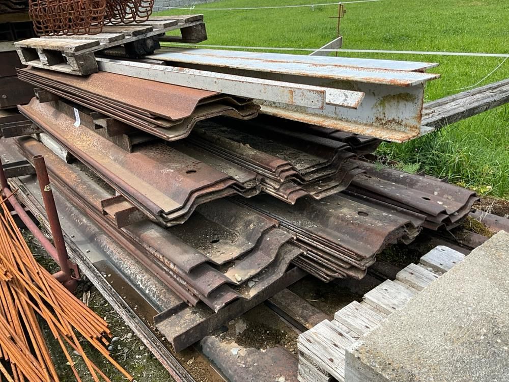 Various sheet piling components