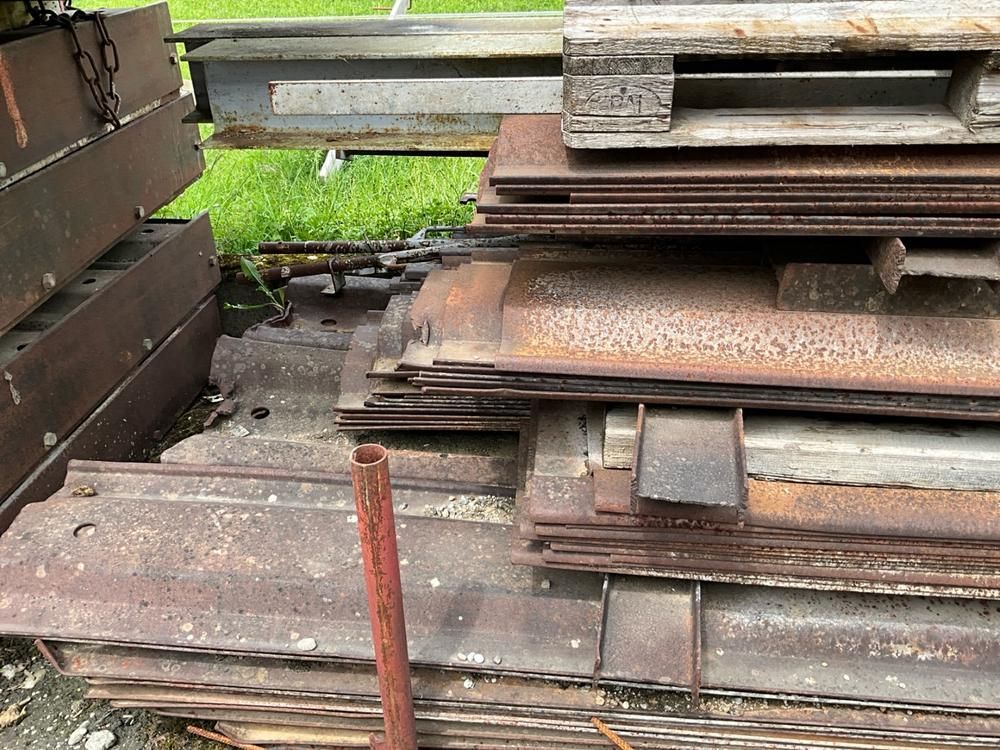 Various sheet piling components