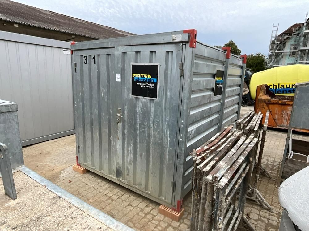 Leag storage container