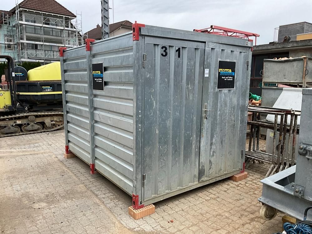 Leag storage container