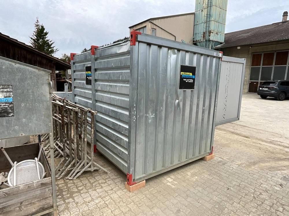 Leag storage container