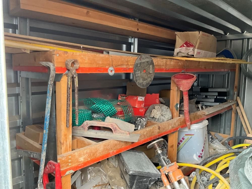 Leag storage container