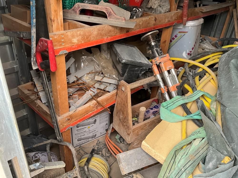 Leag storage container