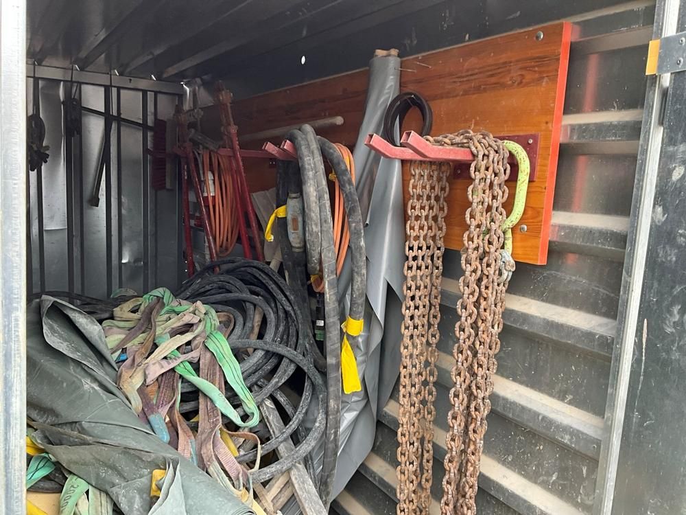 Leag storage container