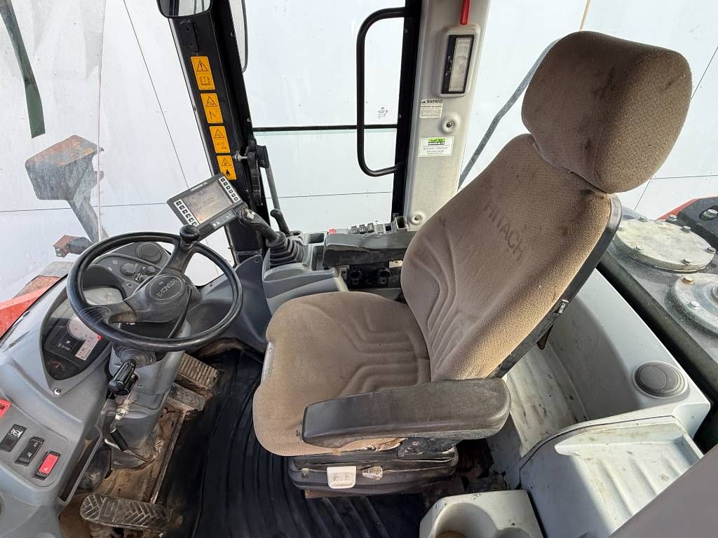 Hitachi ZW250-6 - Automatic Greasing / Weight System