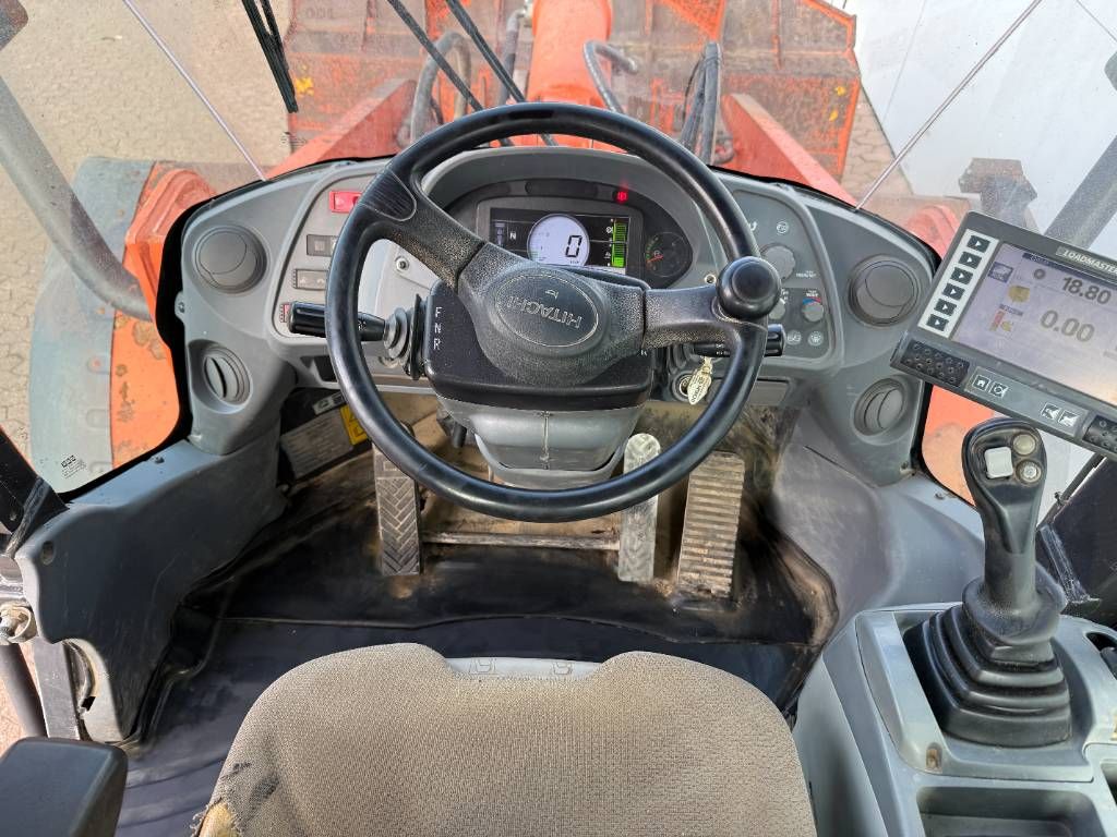 Hitachi ZW250-6 - Automatic Greasing / Weight System