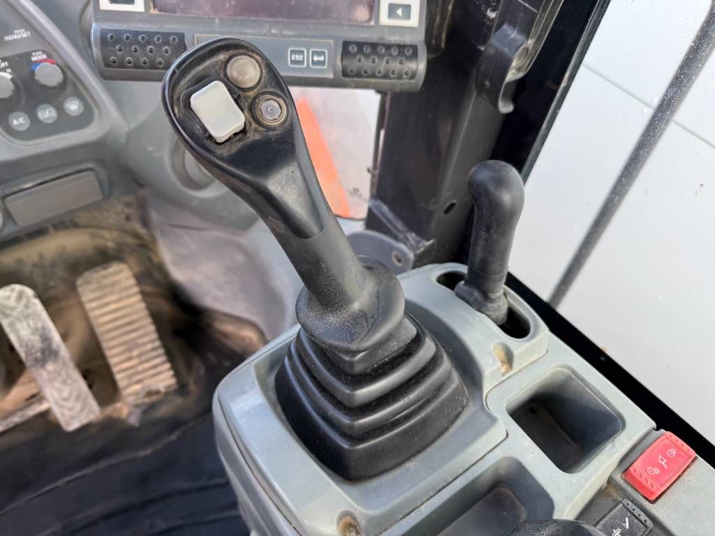 Hitachi ZW250-6 - Automatic Greasing / Weight System