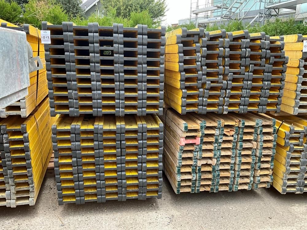 Various shuttering beams (200x)