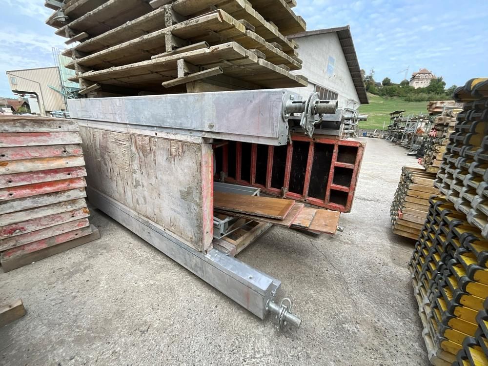 Various formwork with adjustable spindles