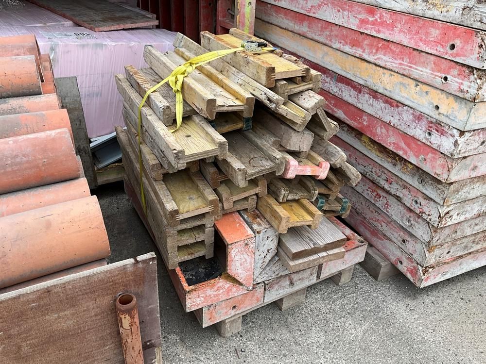 Various formwork with adjustable spindles