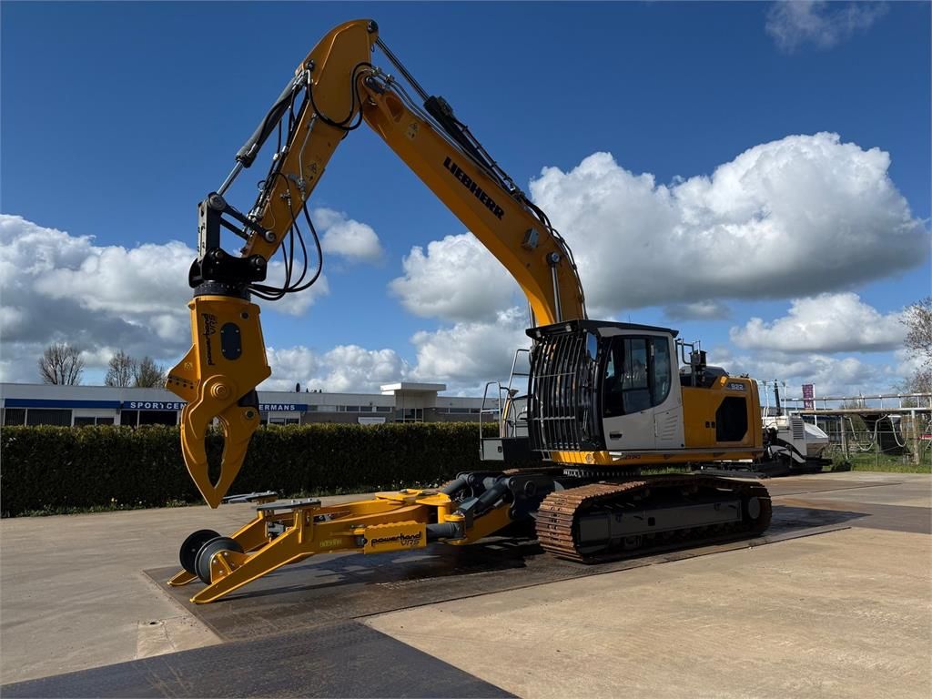 Liebherr R922 LC Car Dismantler