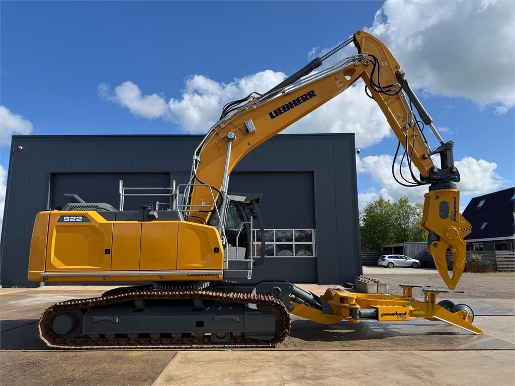 Liebherr R922 LC Car Dismantler