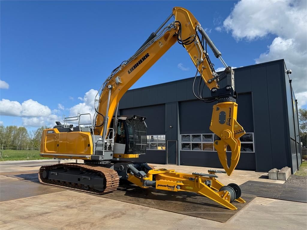 Liebherr R922 LC Car Dismantler