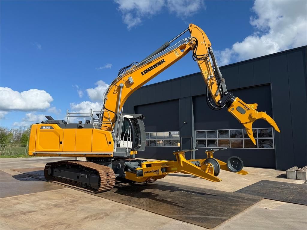 Liebherr R922 LC Car Dismantler