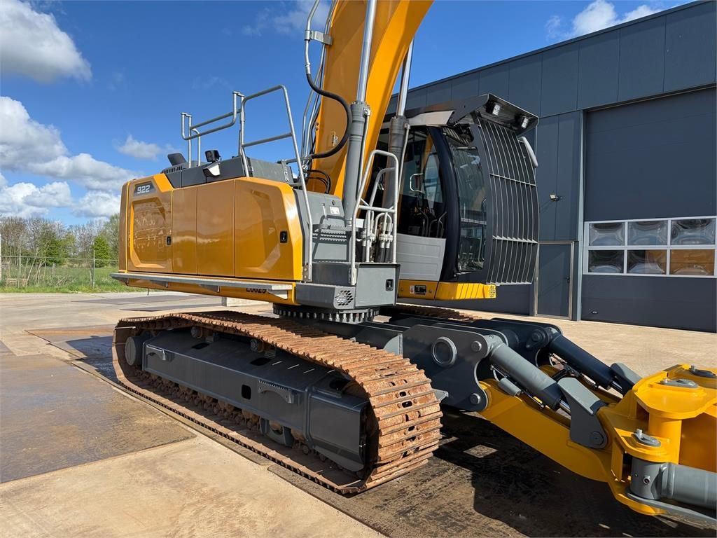 Liebherr R922 LC Car Dismantler