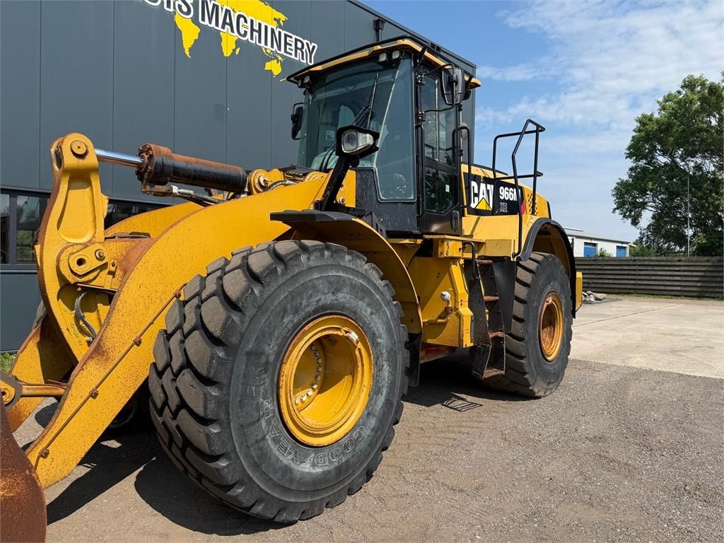 CAT 966M