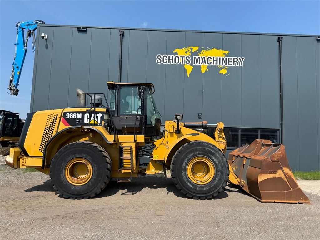 CAT 966M