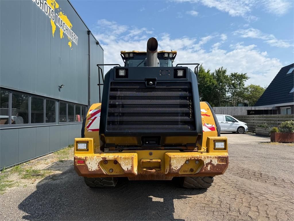 CAT 966M