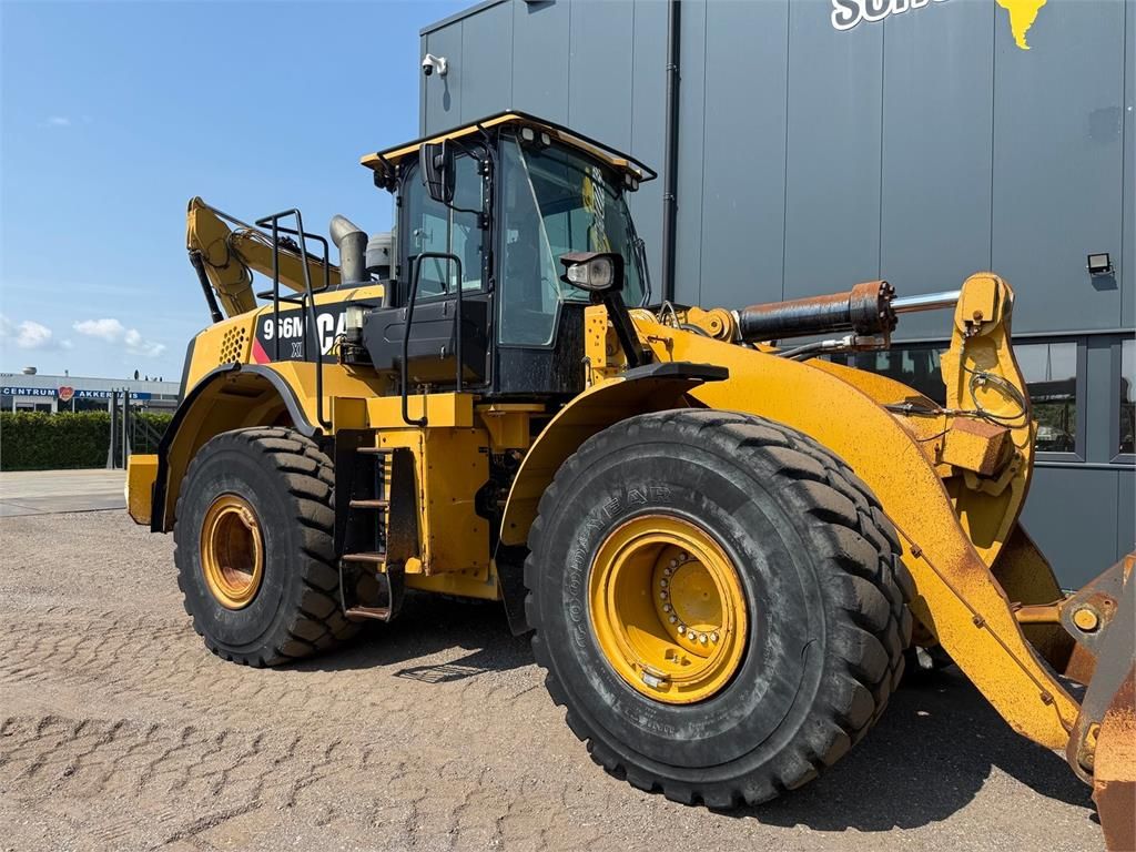 CAT 966M