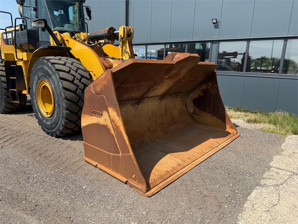 CAT 966M