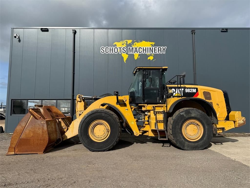 CAT 982M