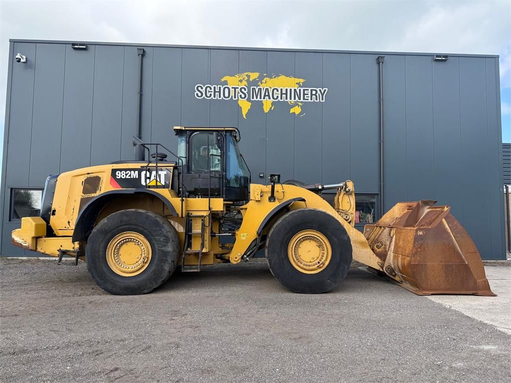 CAT 982M