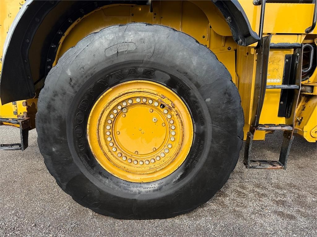 CAT 982M