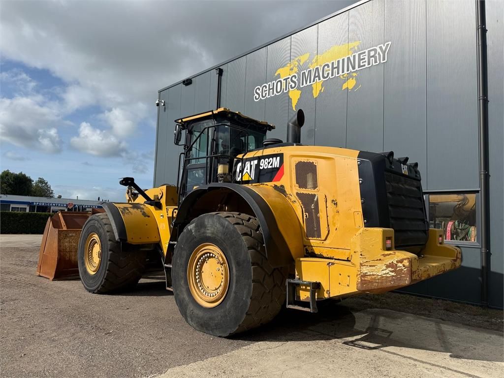 CAT 982M