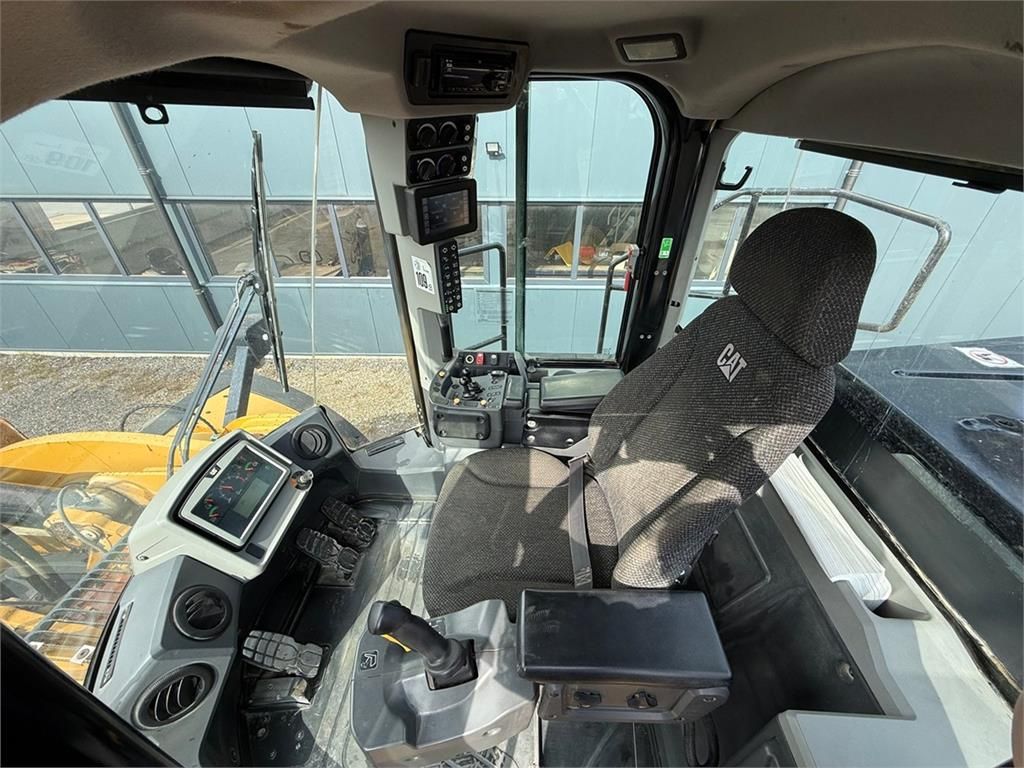 CAT 982M