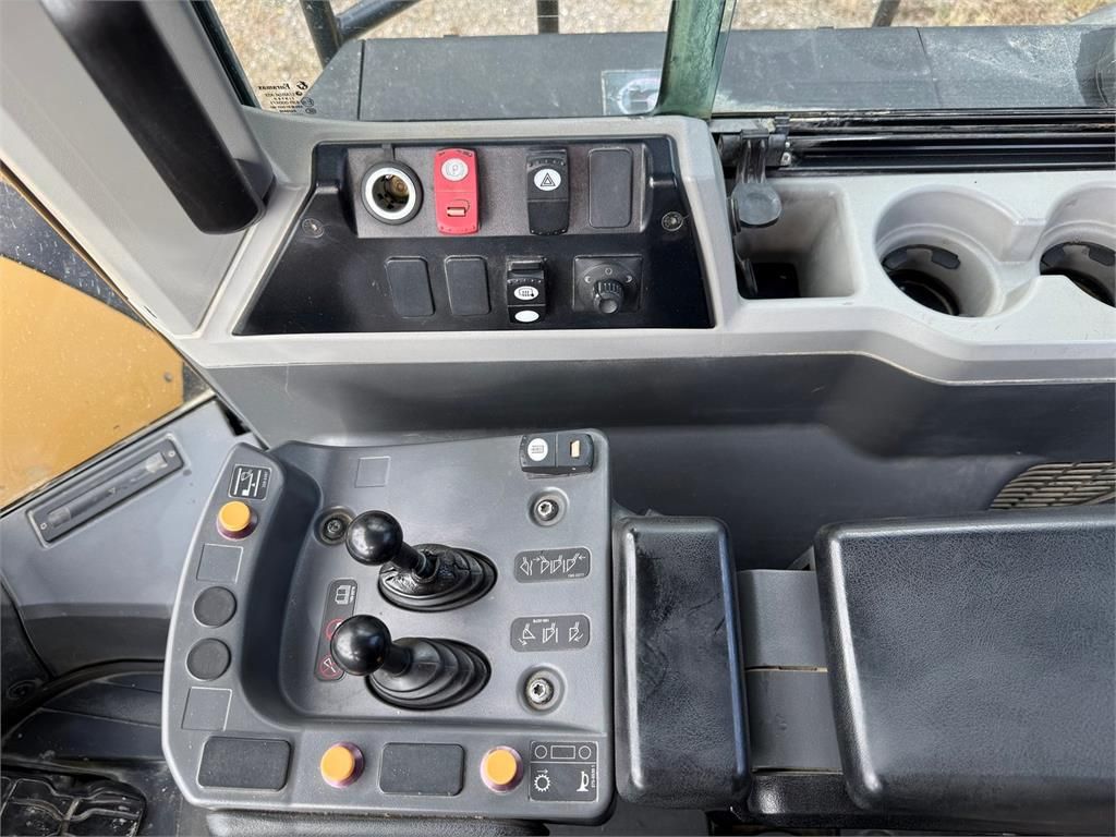 CAT 982M