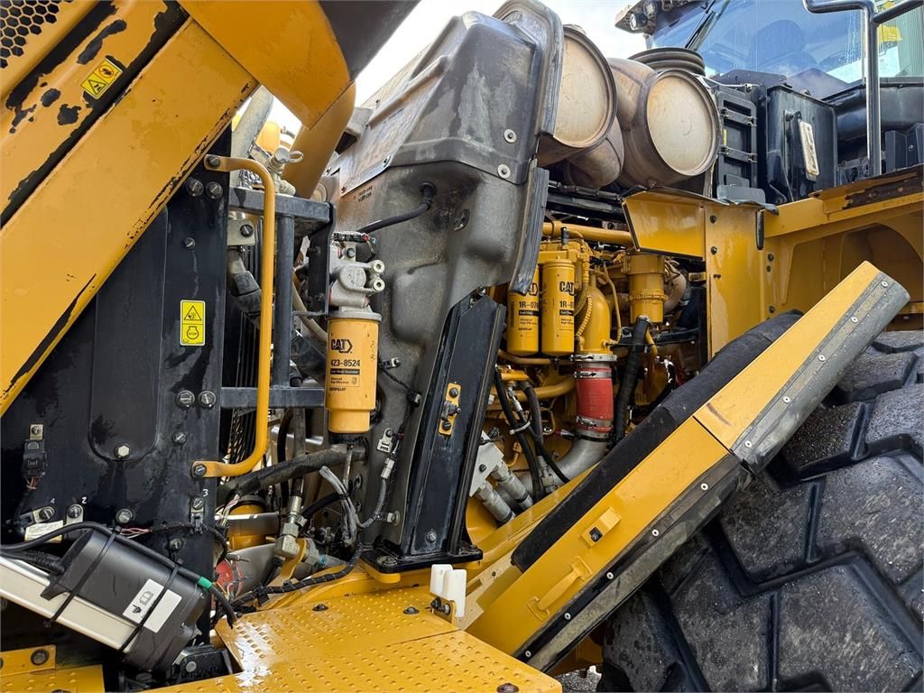 CAT 982M
