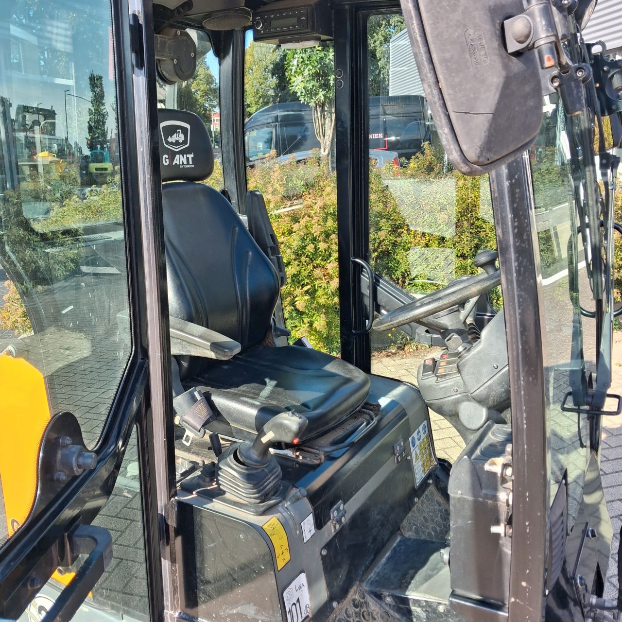 Giant G1500 Xtra Minishovel