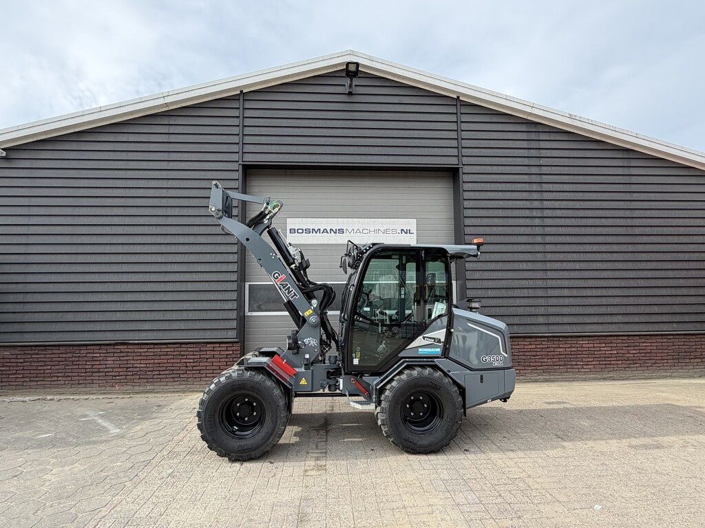 Giant G3500 X-TRA shovel 2026 87 uur (giekvering AIRCO tandempomp enz.)