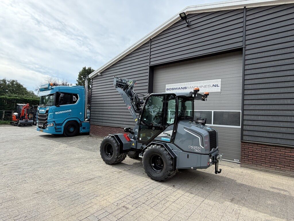 Giant G3500 X-TRA shovel 2026 87 uur (giekvering AIRCO tandempomp enz.)
