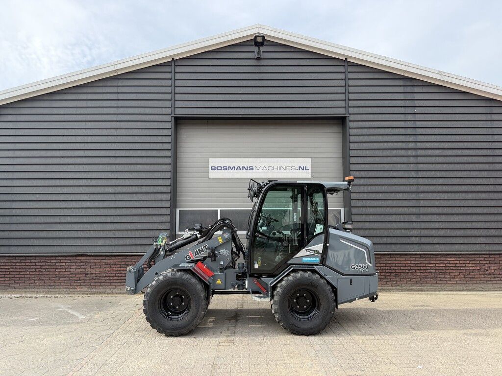 Giant G3500 X-TRA shovel 2026 87 uur (giekvering AIRCO tandempomp enz.)