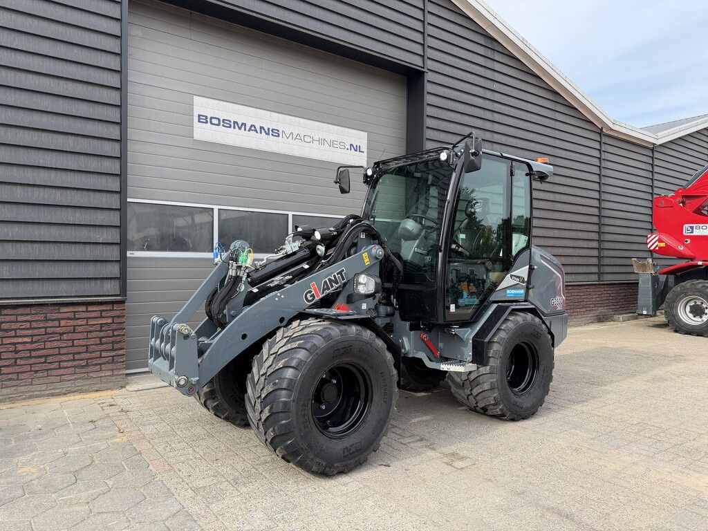 Giant G3500 X-TRA shovel 2026 87 uur (giekvering AIRCO tandempomp enz.)