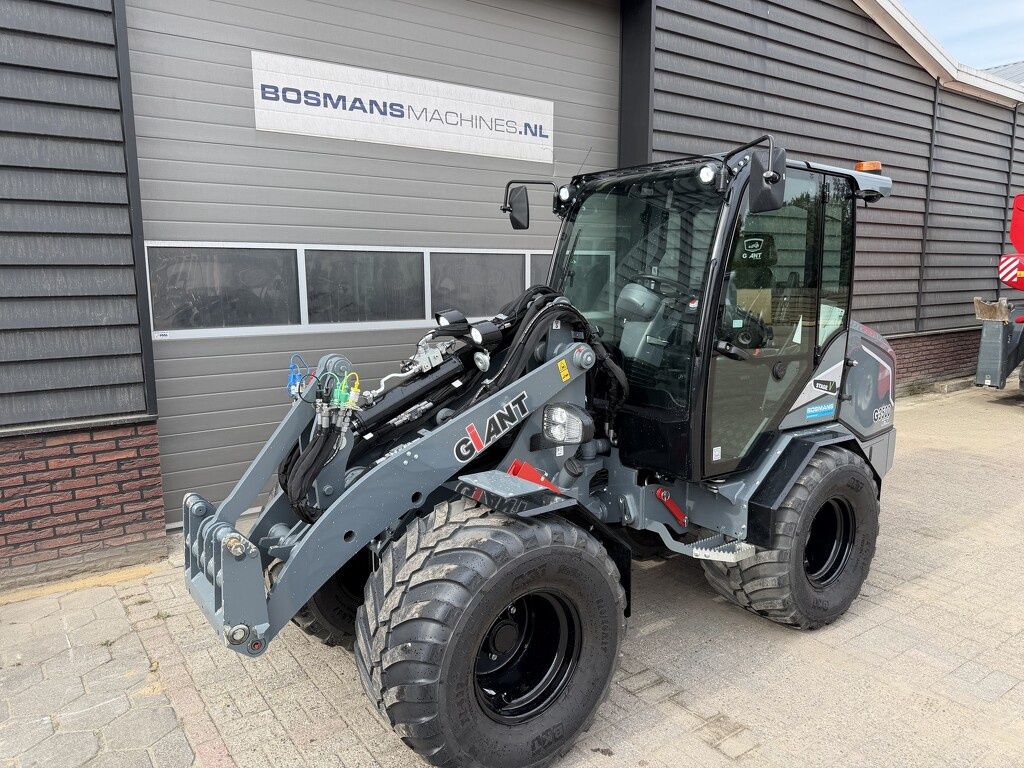 Giant G3500 X-TRA shovel 2026 87 uur (giekvering AIRCO tandempomp enz.)