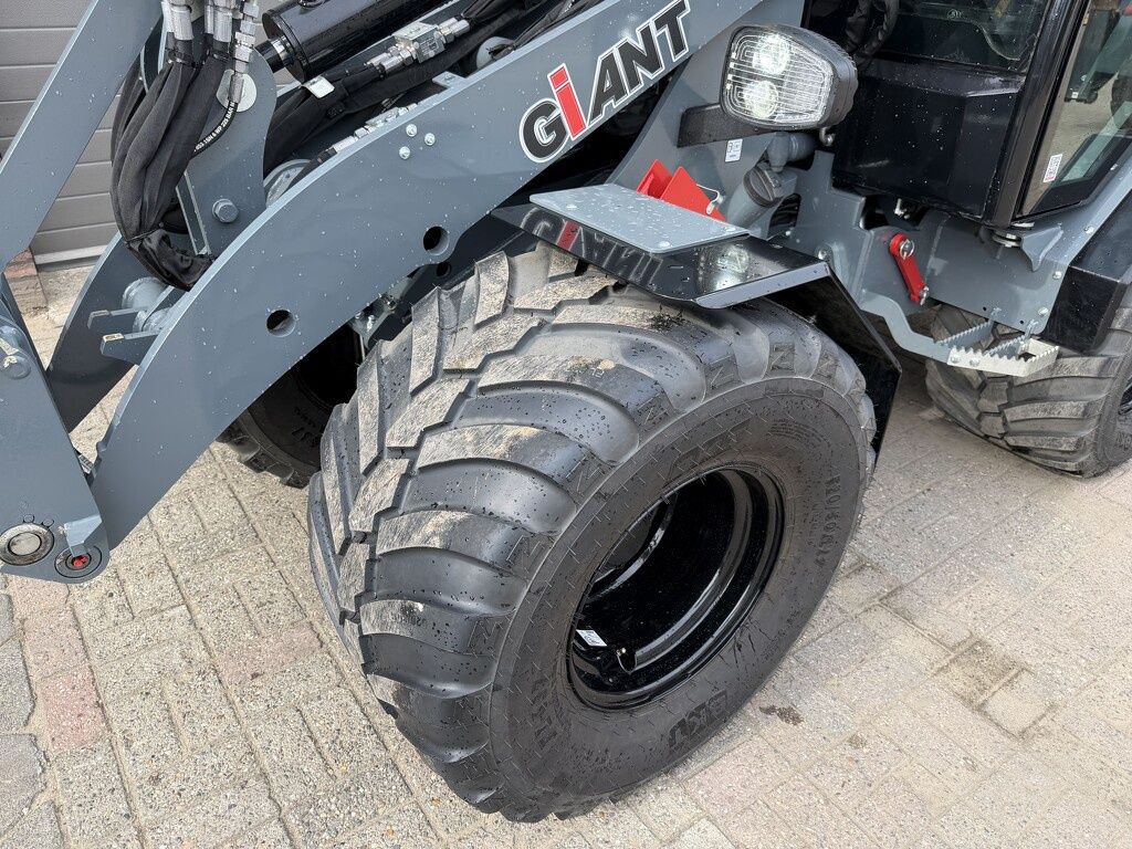 Giant G3500 X-TRA shovel 2026 87 uur (giekvering AIRCO tandempomp enz.)