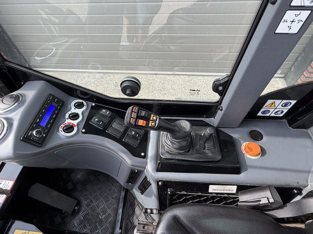 Giant G3500 X-TRA shovel 2026 87 uur (giekvering AIRCO tandempomp enz.)