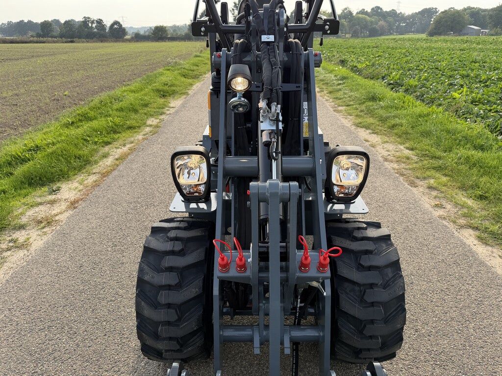 Giant G1500 minishovel / kniklader NIEUW (vast dak, hoge giek)