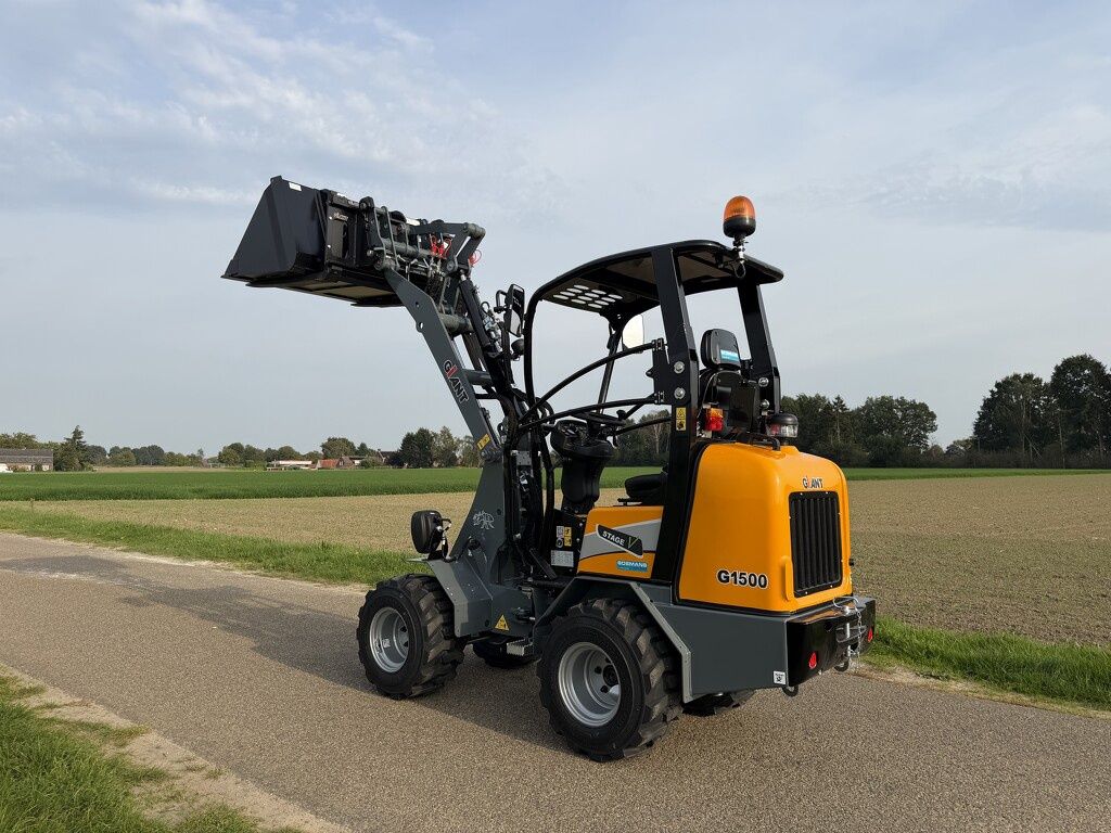 Giant G1500 minishovel / kniklader NIEUW (vast dak, hoge giek)