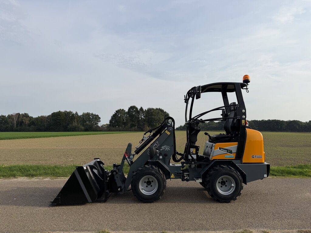 Giant G1500 minishovel / kniklader NIEUW (vast dak, hoge giek)