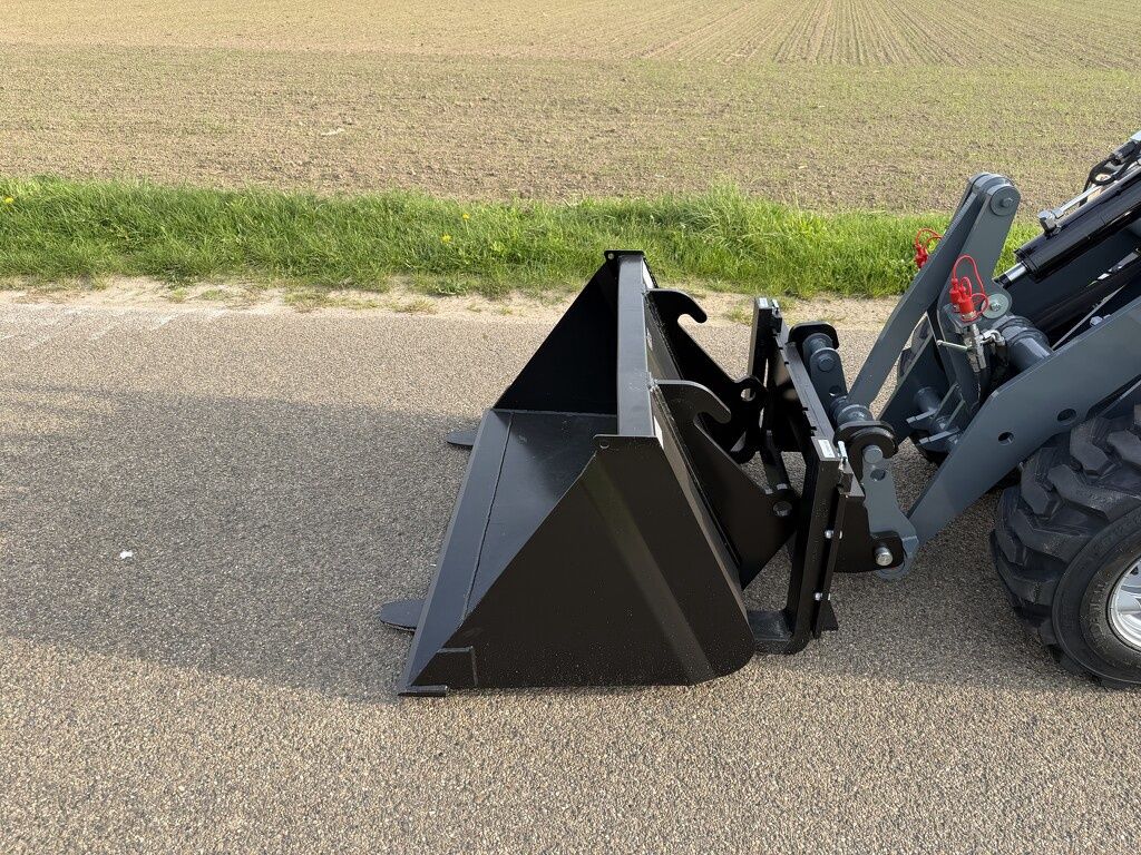 Giant G1500 minishovel / kniklader NIEUW (vast dak, hoge giek)