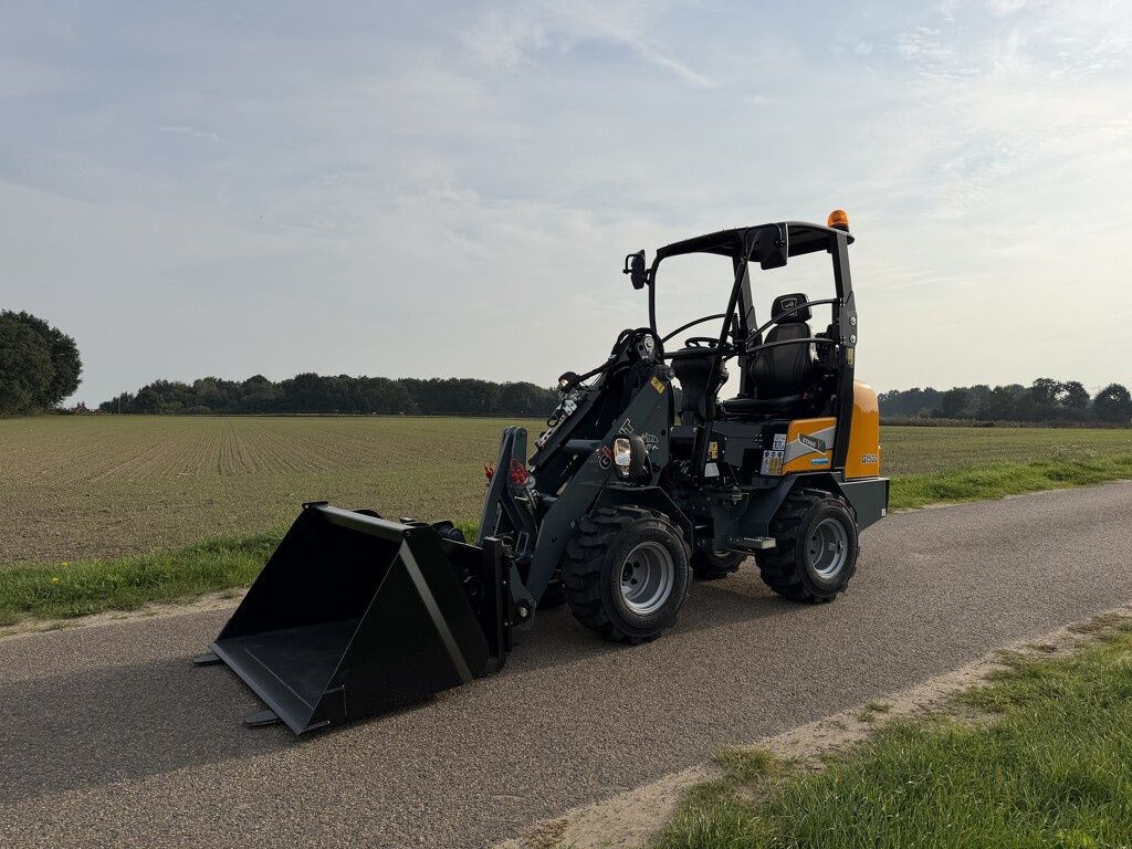 Giant G1500 minishovel / kniklader NIEUW (vast dak, hoge giek)
